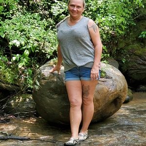 Meet your Posher, Melissa